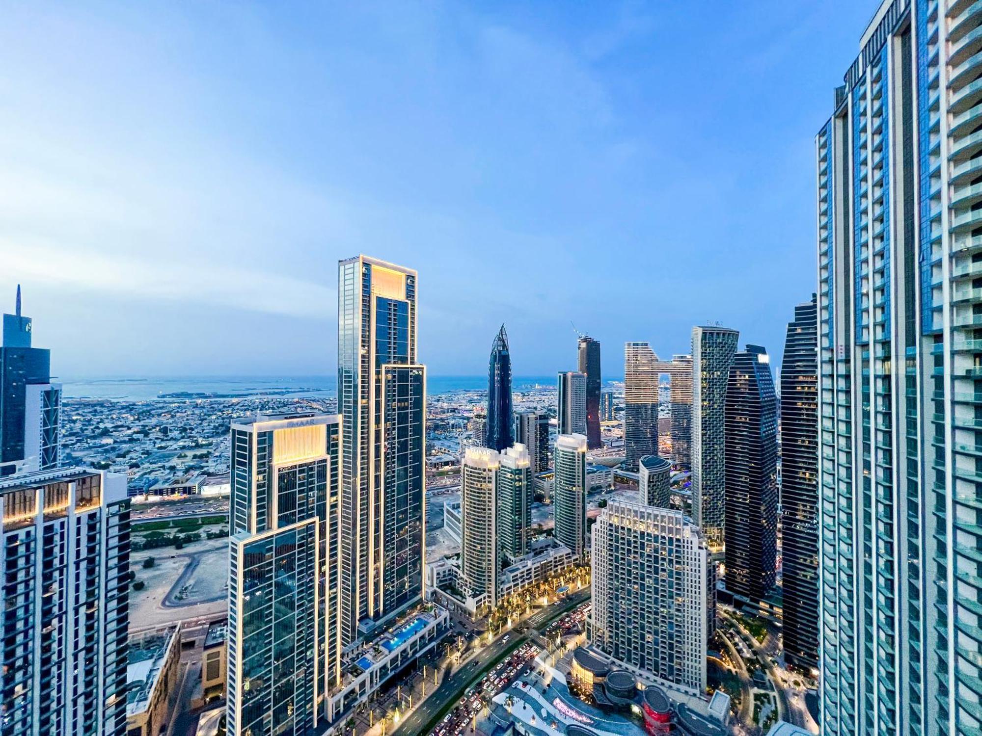 Downtown Luxury - Stunning Burj Khalifa & Sea View - 5 Minutes Walk To Dubai Mall Exterior foto